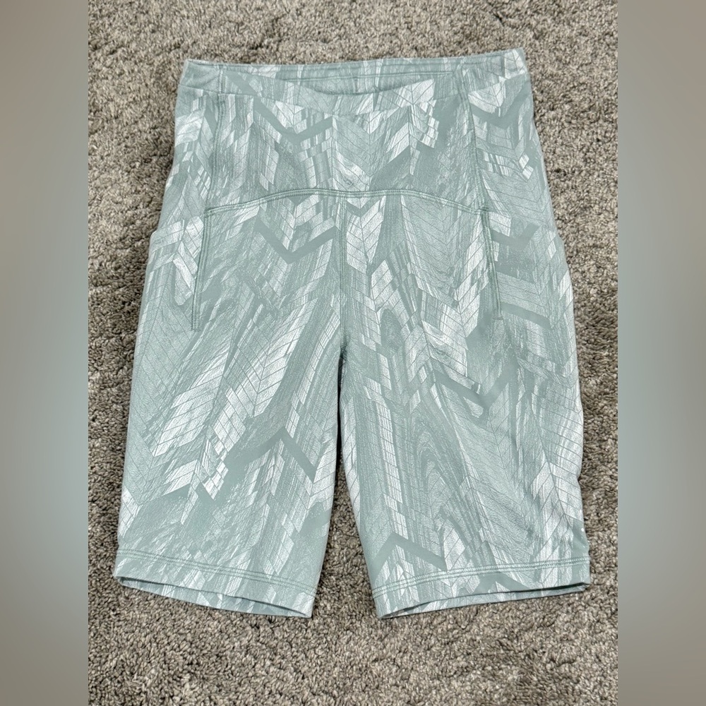 Lululemon Swift Speed HR short 8"-Sage green/blue/white-Size 4